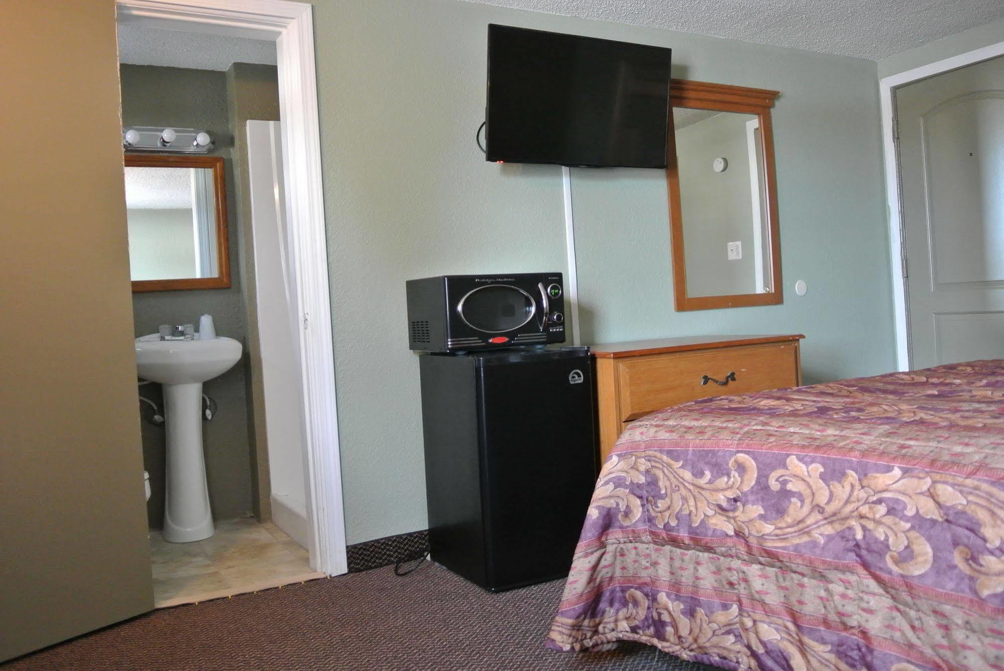 Budget Inn Of Appleton Exterior photo